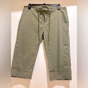 Columbia khaki green, capri pants size 10